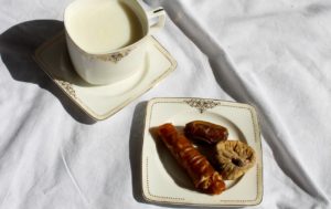 Dried figs with milk and dates