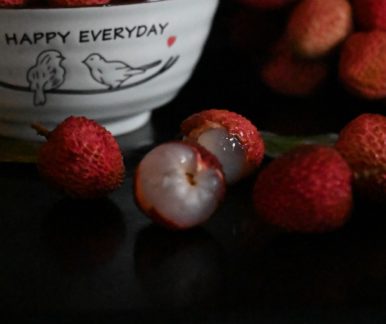 Peeled lychee